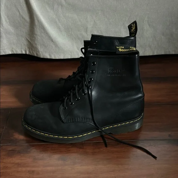 Dr. Martens Black Leather Boots for Men - Picture 3 of 8